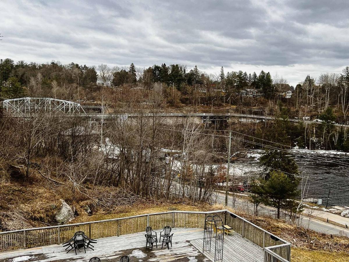 Inn At The Falls Bracebridge Bagian luar foto