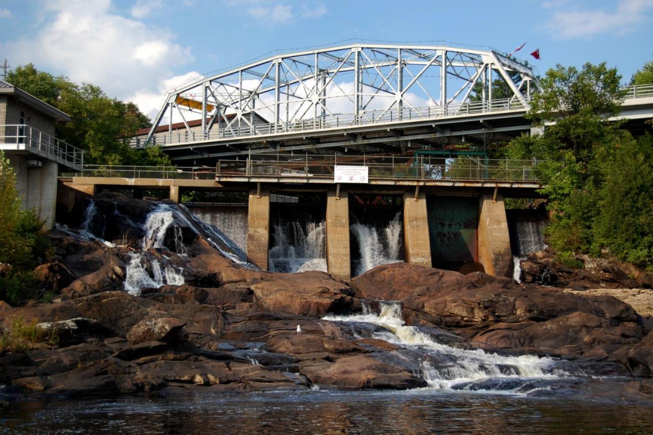 Inn At The Falls Bracebridge Bagian luar foto
